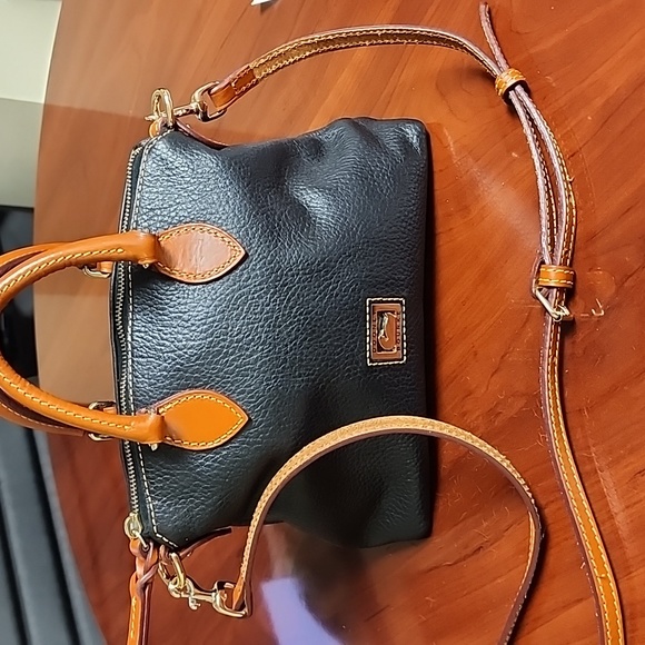 Dooney & Bourke Handbags - Leather Dooney & Bourke Dillen NWOT